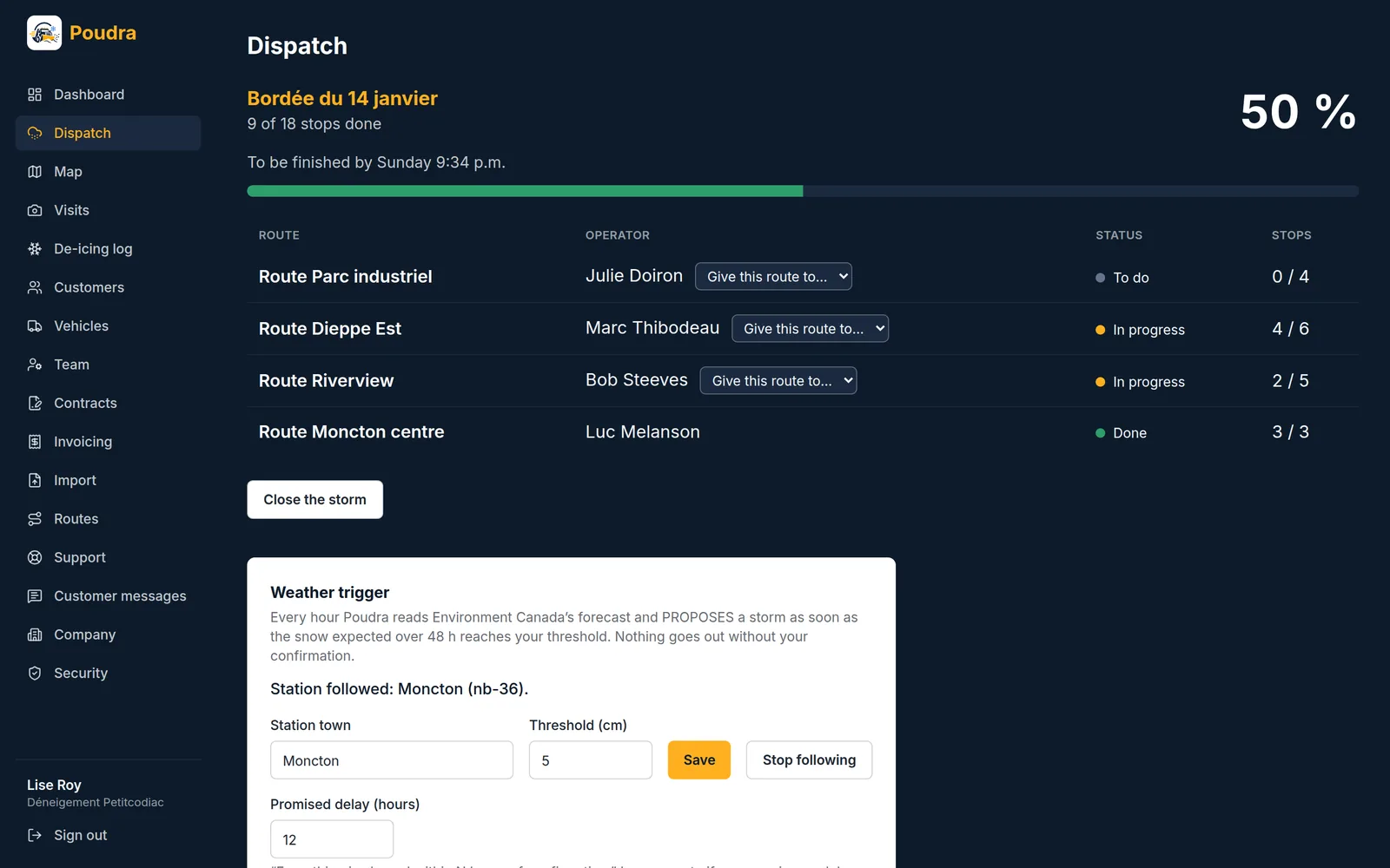Dispatch screen: a storm under way, four routes with their operator, status and stops done